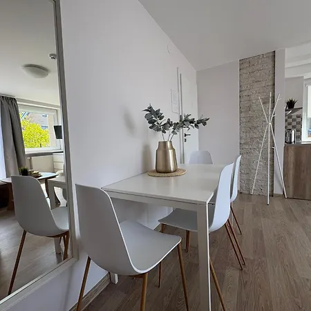 Light & Cozy Family - Near Basanavicius Street & Concert Hall - Balcony, No22 팔랑가